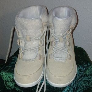 JBU Cream Faux Fur Lined Footwear NWOT
